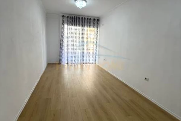 Shtepi ne shitje Apartament ne Tirane, 2+1, Mobilimi Bosh, pa mobiluar, Pagesa 112,000  Euro.