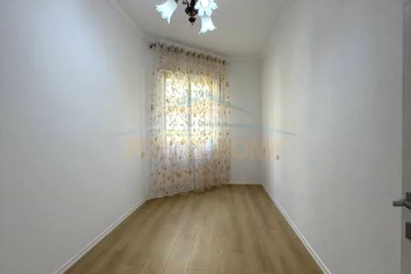 Shtepi ne shitje Apartament ne Tirane, 2+1, Mobilimi Bosh, pa mobiluar, Pagesa 112,000  Euro.