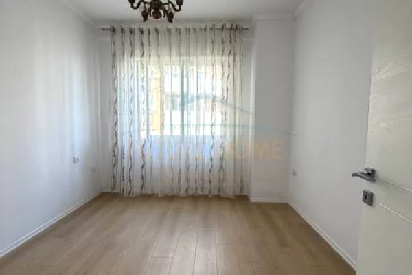 Shtepi ne shitje Apartament ne Tirane, 2+1, Mobilimi Bosh, pa mobiluar, Pagesa 112,000  Euro.
