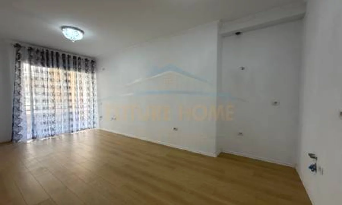 Shtepi ne shitje Apartament ne Tirane, 2+1, Mobilimi Bosh, pa mobiluar, Pagesa 112,000  Euro.