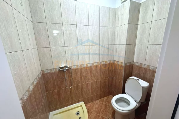 Shtepi ne shitje Apartament ne Tirane, 2+1, Mobilimi E mobiluar, Pagesa 155,000  Euro.