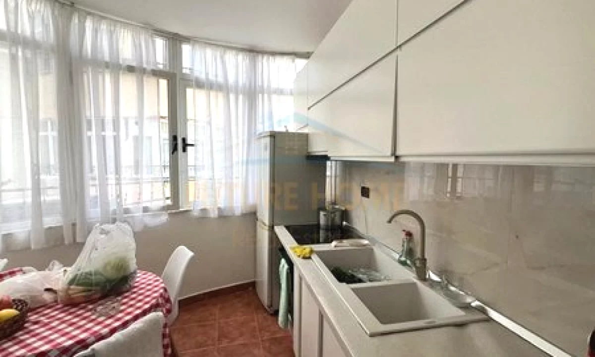 Shtepi ne shitje Apartament ne Tirane, 2+1, Mobilimi E mobiluar, Pagesa 215,000  Euro.