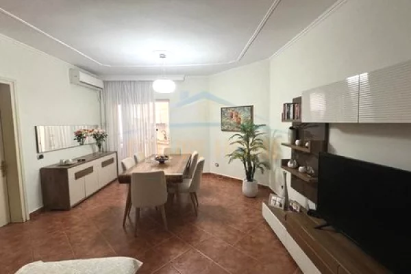 Shtepi ne shitje Apartament ne Tirane, 2+1, Mobilimi E mobiluar, Pagesa 215,000  Euro.