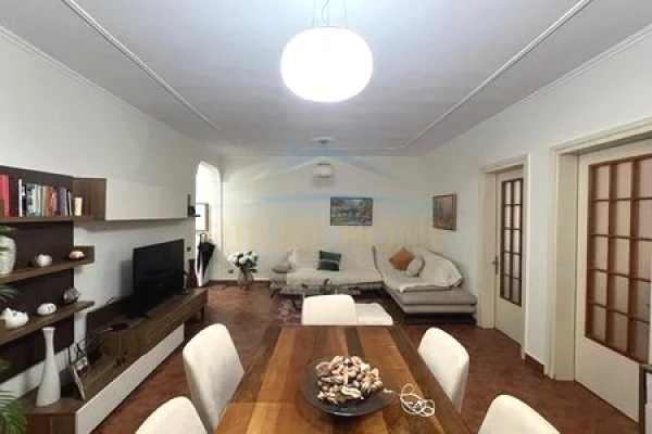 Shtepi ne shitje Apartament ne Tirane, 2+1, Mobilimi E mobiluar, Pagesa 215,000  Euro.