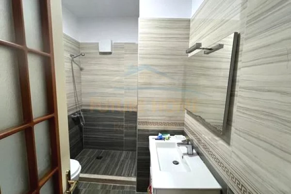 Shtepi ne shitje Apartament ne Tirane, 2+1, Mobilimi E mobiluar, Pagesa 215,000  Euro.