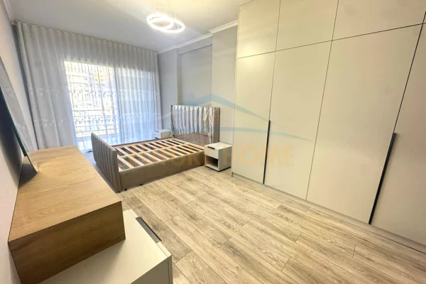 Shtepi ne shitje Apartament ne Tirane, 2+1, Mobilimi E mobiluar, Pagesa 175,000  Euro.