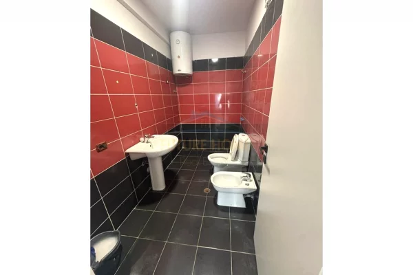 Shtepi ne shitje Apartament ne Tirane, 2+1, Mobilimi E mobiluar, Pagesa 175,000  Euro.