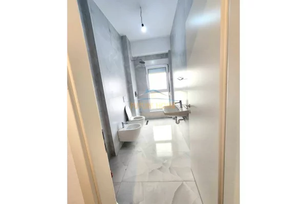 Shtepi ne shitje Apartament ne Tirane, 1+1, Mobilimi E mobiluar, Pagesa 108,000  Euro.