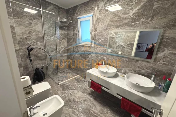 Shtepi ne shitje Vila Luksoze ne Tirane, 4+1, Mobilimi E mobiluar, Pagesa 630,000  Euro.