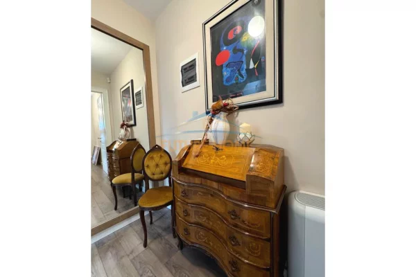 Shtepi ne shitje Vila Luksoze ne Tirane, 4+1, Mobilimi E mobiluar, Pagesa 630,000  Euro.