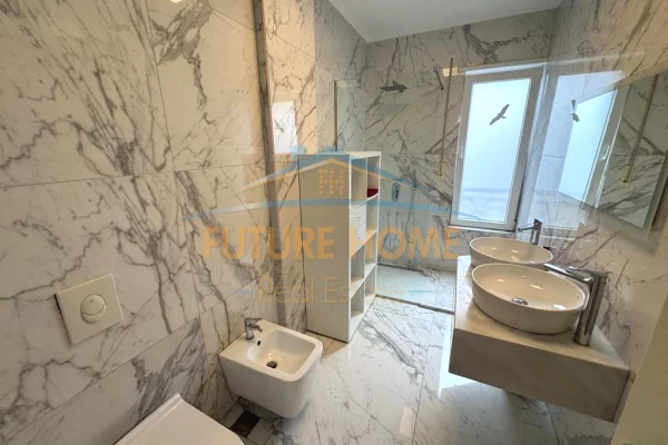 Shtepi ne shitje Vila Luksoze ne Tirane, 4+1, Mobilimi E mobiluar, Pagesa 630,000  Euro.