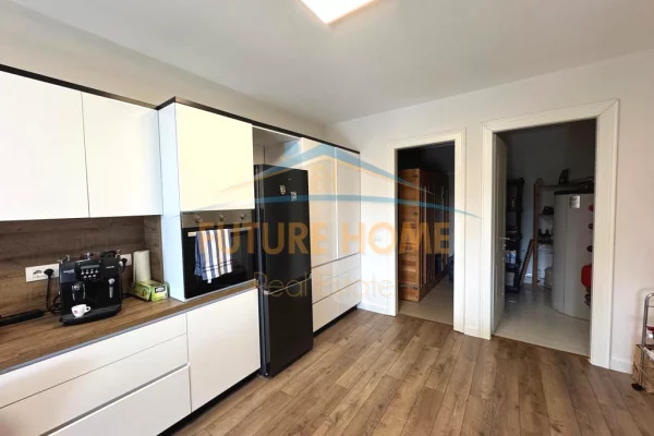 Shtepi ne shitje Vila Luksoze ne Tirane, 4+1, Mobilimi E mobiluar, Pagesa 630,000  Euro.