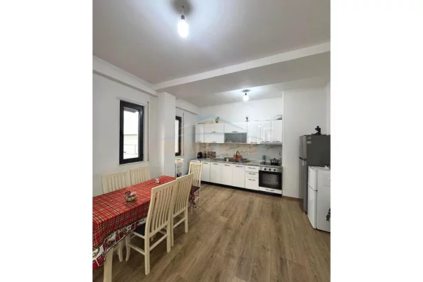 Shtepi ne shitje Apartament ne Tirane, 2+1, Mobilimi E mobiluar, Pagesa 215,000  Euro.