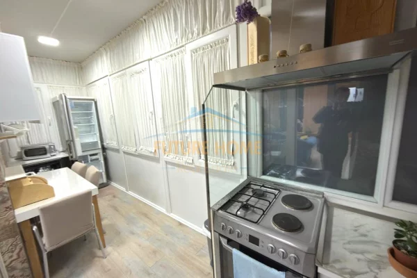 Shtepi me qera Apartament ne Tirane, 3+1, Mobilimi E mobiluar, Pagesa 1,350  Euro.