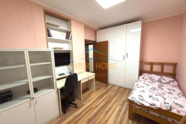 Shtepi me qera Apartament ne Tirane, 3+1, Mobilimi E mobiluar, Pagesa 1,350  Euro.