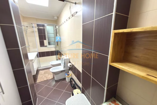 Shtepi me qera Apartament ne Tirane, 3+1, Mobilimi E mobiluar, Pagesa 1,350  Euro.