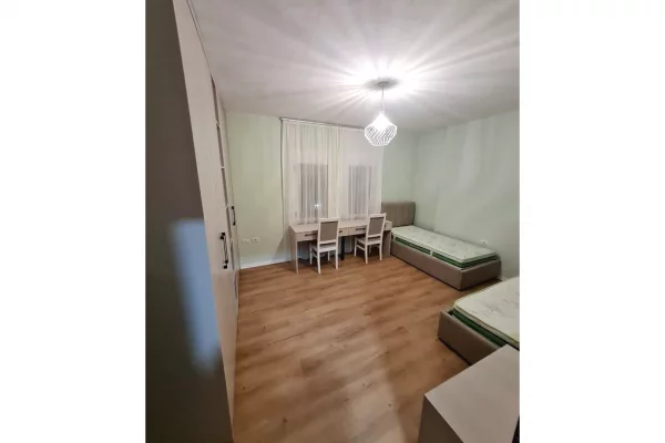 Shtepi ne shitje Apartament ne Tirane, 2+1, Mobilimi E mobiluar, Pagesa 210,000  Euro.