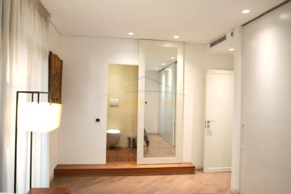 Shtepi ne shitje Apartament ne Tirane, 2+1, Mobilimi E mobiluar, Pagesa 275,000  Euro.