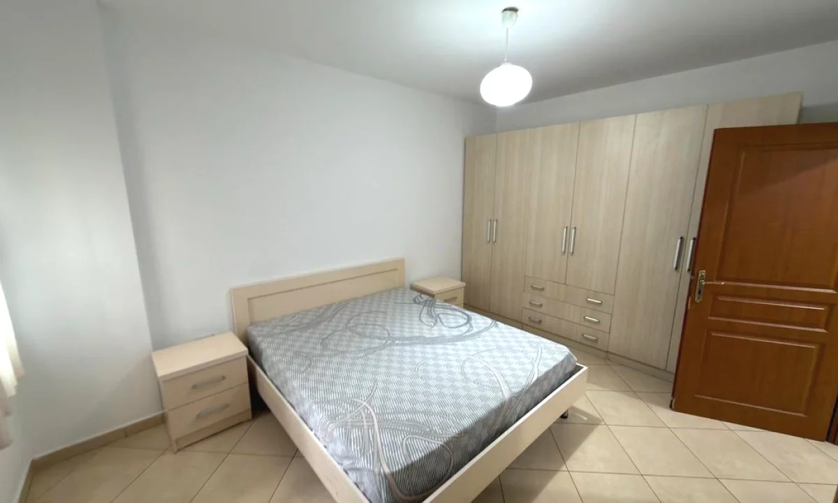 Shtepi me qera Apartament ne Tirane, 2+1, Mobilimi E mobiluar, Pagesa 550  Euro.