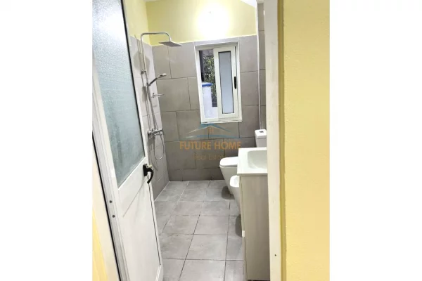 Shtepi ne shitje Apartament ne Tirane, 1+1, Mobilimi Bosh, pa mobiluar, Pagesa 95,000  Euro.