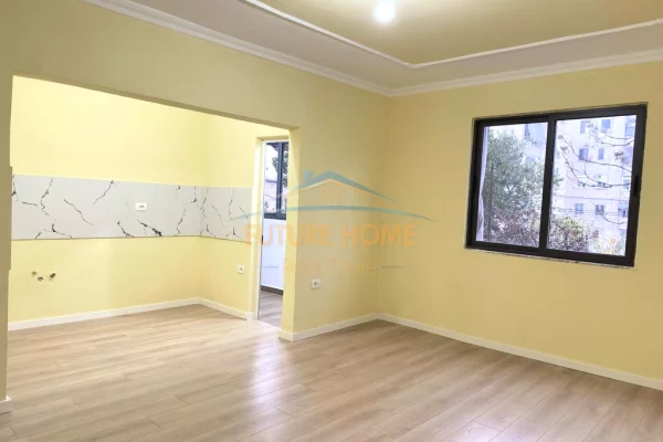 Shtepi ne shitje Apartament ne Tirane, 1+1, Mobilimi Bosh, pa mobiluar, Pagesa 95,000  Euro.
