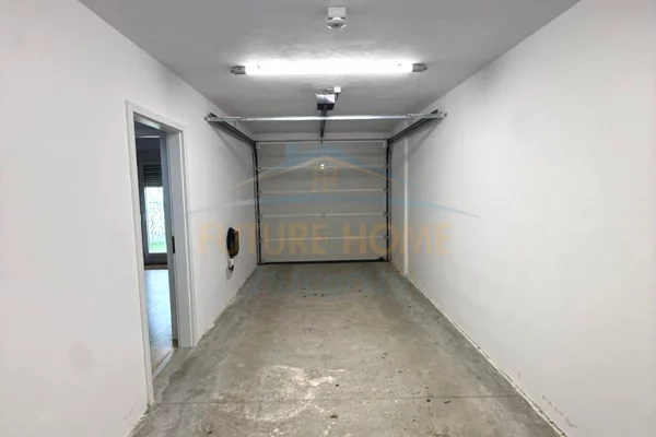 Shtepi ne shitje Vila Luksoze ne Tirane, 3+1, Mobilimi E mobiluar, Pagesa 399,000  Euro.