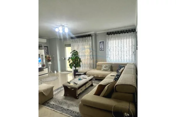 Shtepi ne shitje Apartament ne Tirane, 2+1, Mobilimi E mobiluar, Pagesa 212,000  Euro.