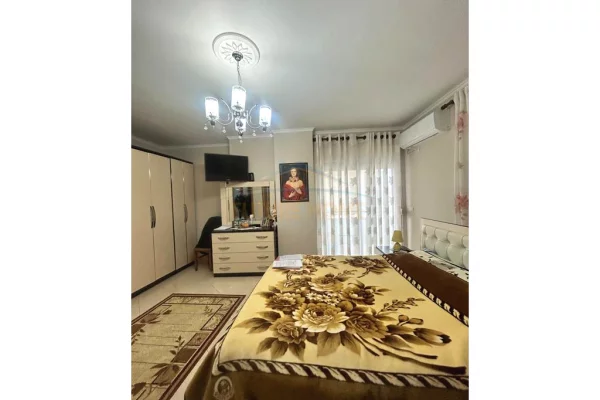 Shtepi ne shitje Apartament ne Tirane, 2+1, Mobilimi E mobiluar, Pagesa 212,000  Euro.