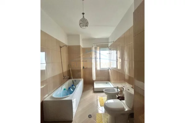 Shtepi ne shitje Apartament ne Tirane, 2+1, Mobilimi E mobiluar, Pagesa 212,000  Euro.