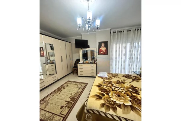 Shtepi ne shitje Apartament ne Tirane, 2+1, Mobilimi E mobiluar, Pagesa 212,000  Euro.