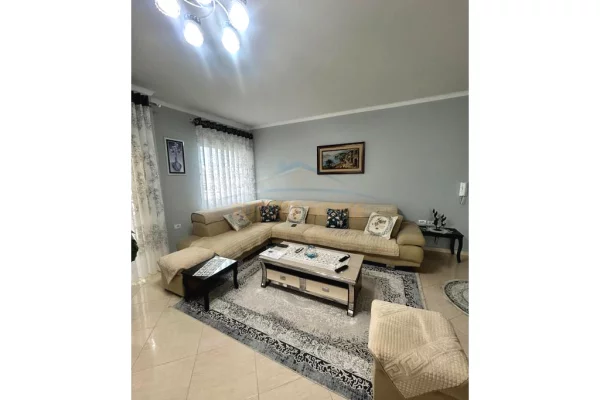 Shtepi ne shitje Apartament ne Tirane, 2+1, Mobilimi E mobiluar, Pagesa 212,000  Euro.