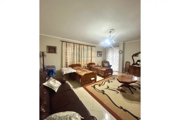 Shtepi ne shitje Apartament ne Tirane, 2+1, Mobilimi E mobiluar, Pagesa 212,000  Euro.