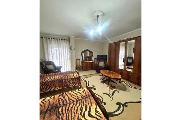 Shtepi ne shitje Apartament ne Tirane, 2+1, Mobilimi E mobiluar, Pagesa 212,000  Euro.