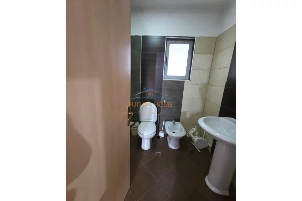 Shtepi ne shitje Apartament ne Tirane, 2+1, Mobilimi E mobiluar, Pagesa 175,000  Euro.
