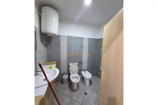 Shtepi ne shitje Apartament ne Tirane, 2+1, Mobilimi E mobiluar, Pagesa 175,000  Euro.
