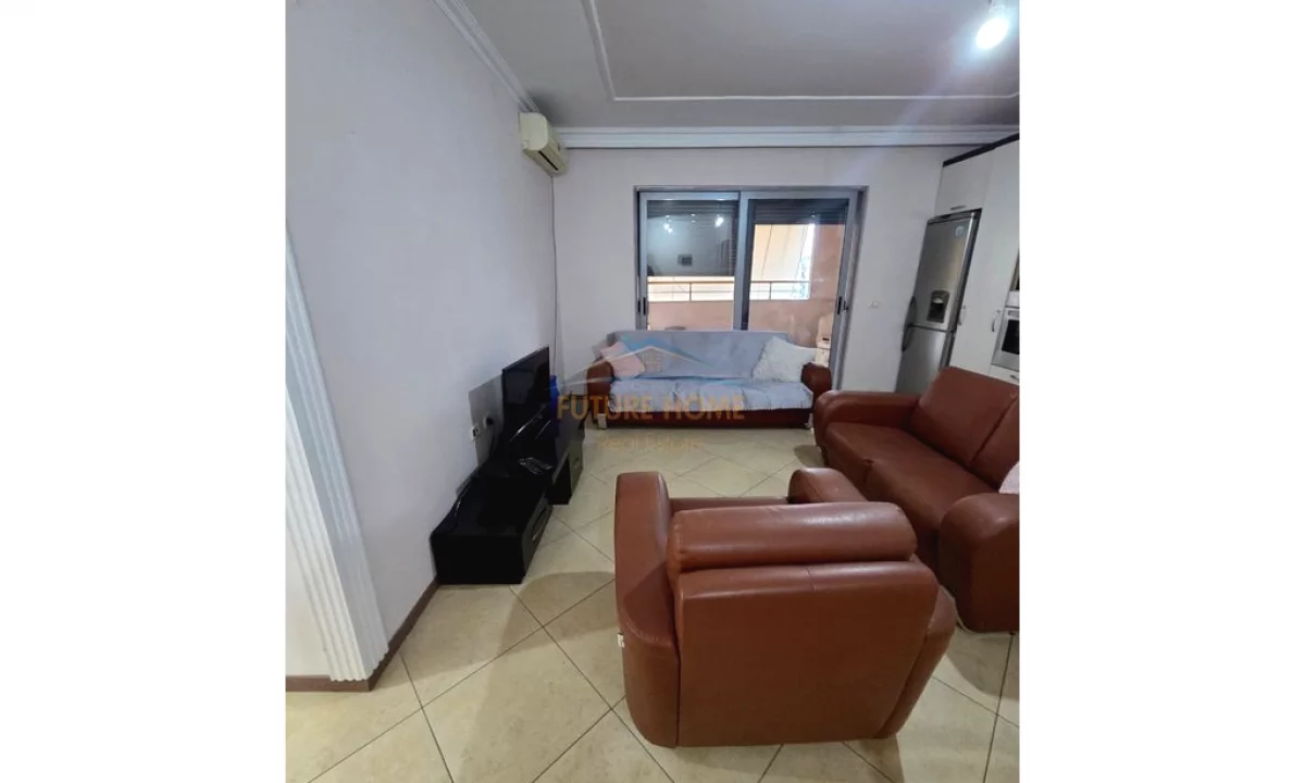 Shtepi ne shitje Apartament ne Tirane, 2+1, Mobilimi E mobiluar, Pagesa 175,000  Euro.