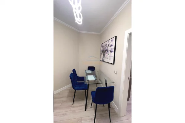 Shtepi me qera Apartament ne Tirane, 1+1, Mobilimi E mobiluar, Pagesa 900  Euro.