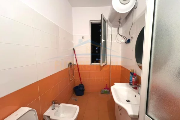 Shtepi me qera Apartament ne Tirane, 2+1, Mobilimi E mobiluar, Pagesa 500  Euro.