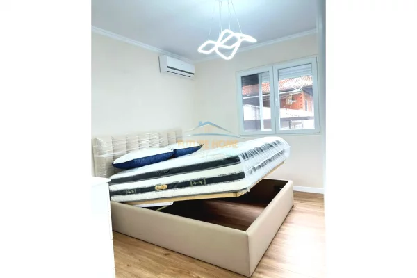 Shtepi ne shitje Apartament ne Tirane, 1+1, Mobilimi E mobiluar, Pagesa 122,000  Euro.