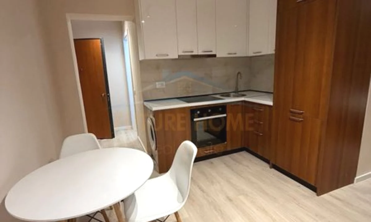 Shtepi me qera Apartament ne Tirane, 2+1, Mobilimi E mobiluar, Pagesa 550  Euro.