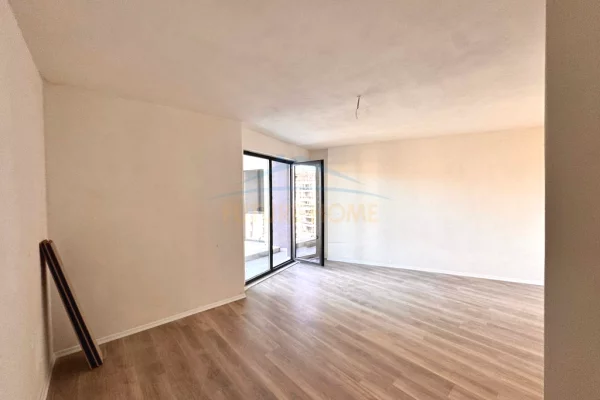 Shtepi ne shitje Apartament ne Tirane, 2+1, Mobilimi Bosh, pa mobiluar, Pagesa 165,920  Euro.
