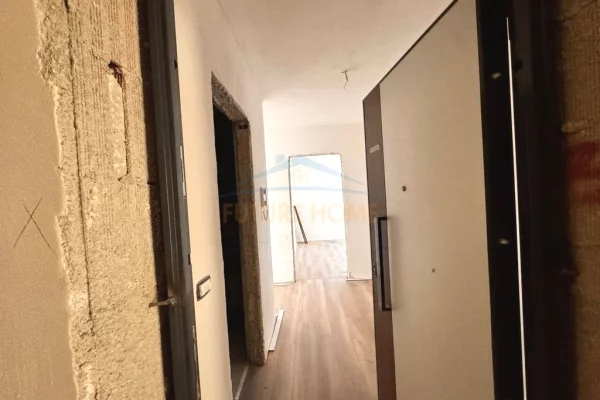 Shtepi ne shitje Apartament ne Tirane, 2+1, Mobilimi Bosh, pa mobiluar, Pagesa 165,920  Euro.