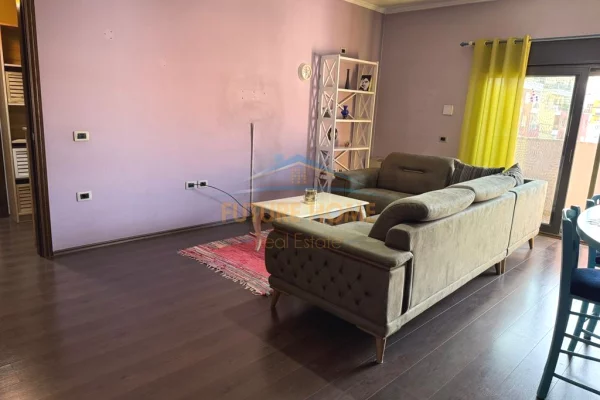 Shtepi ne shitje Apartament ne Tirane, 2+1, Mobilimi E mobiluar, Pagesa 141,000  Euro.