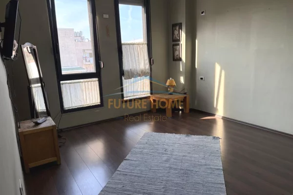 Shtepi ne shitje Apartament ne Tirane, 2+1, Mobilimi E mobiluar, Pagesa 141,000  Euro.