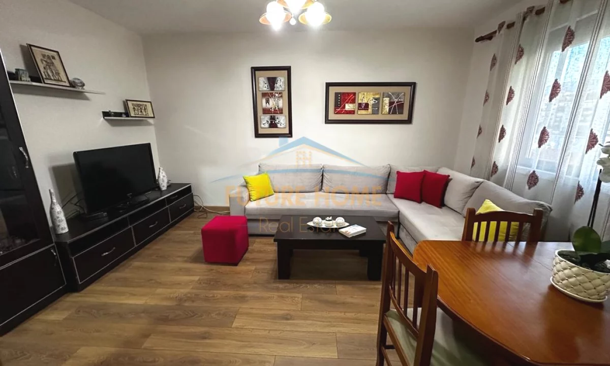 Shtepi ne shitje Apartament ne Tirane, 2+1, Mobilimi E mobiluar, Pagesa 138,000  Euro.