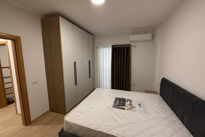 Shtepi me qera Apartament ne Tirane, 2+1, Mobilimi E mobiluar, Pagesa 900  Euro.