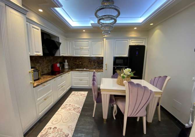 Shtepi ne shitje Apartament ne Tirane, 3+1, Mobilimi E mobiluar, Pagesa 265,000  Euro.