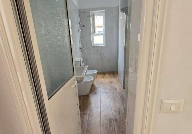 Shtepi ne shitje Apartament ne Tirane, 2+1, Mobilimi Bosh, pa mobiluar, Pagesa 129,000  Euro.