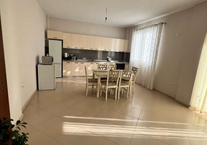 Shtepi me qera 6+1 ne Tirane - 2,500 Euro