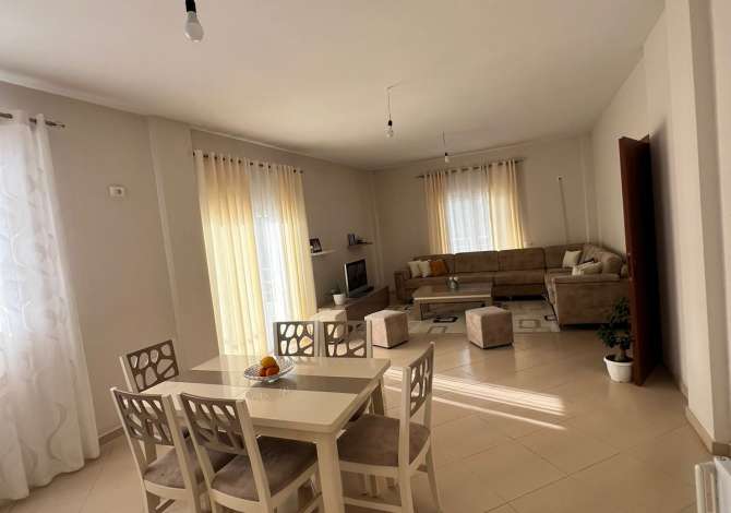 Shtepi me qera 6+1 ne Tirane - 2,500 Euro